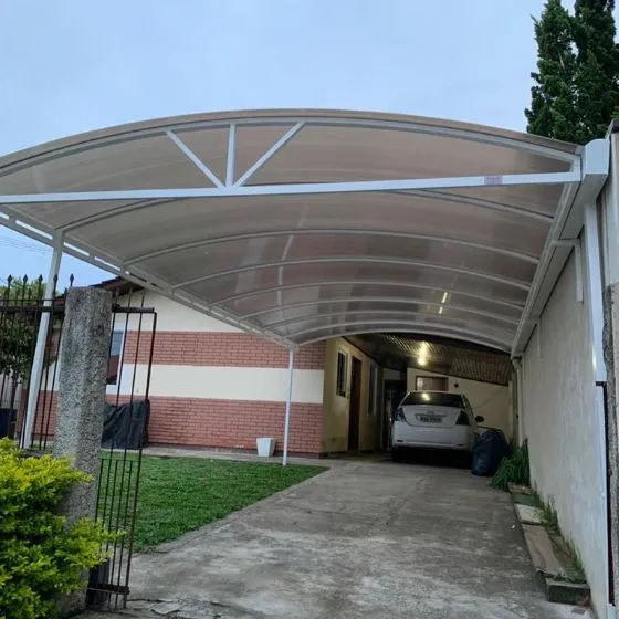 Cobertura de Policarbonato Alveolar em Mogi das Cruzes - SP — Instalação em fachada comercial