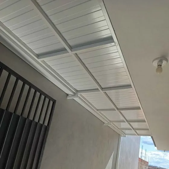 Cobertura de Telha Metálica Forro em Mogi das Cruzes - SP — Cobertura com calha lateral para escoamento