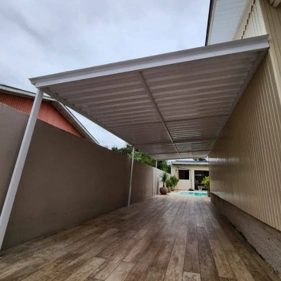 Cobertura de Telha Metálica Simples em Mogi das Cruzes - SP — Instalação em garagem residencial
