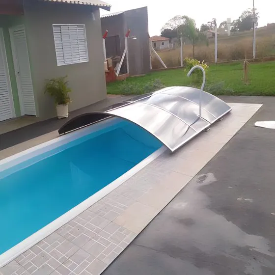 Cobertura Retrátil para Piscina em Mogi das Cruzes - SP — Cobertura com estrutura metálica reforçada