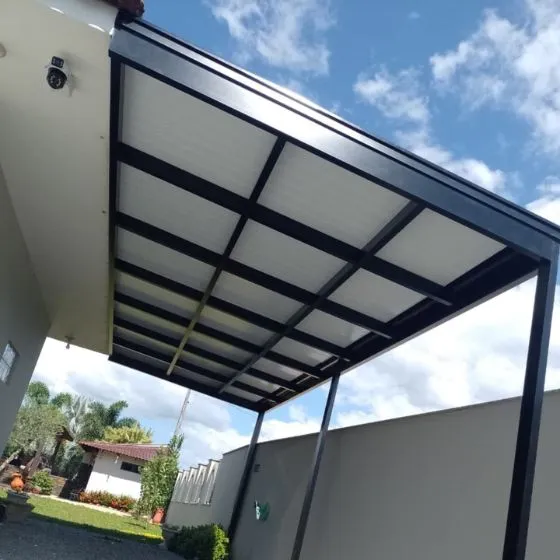 Pergotelha em Mogi das Cruzes - SP — Cobertura com calha lateral para escoamento