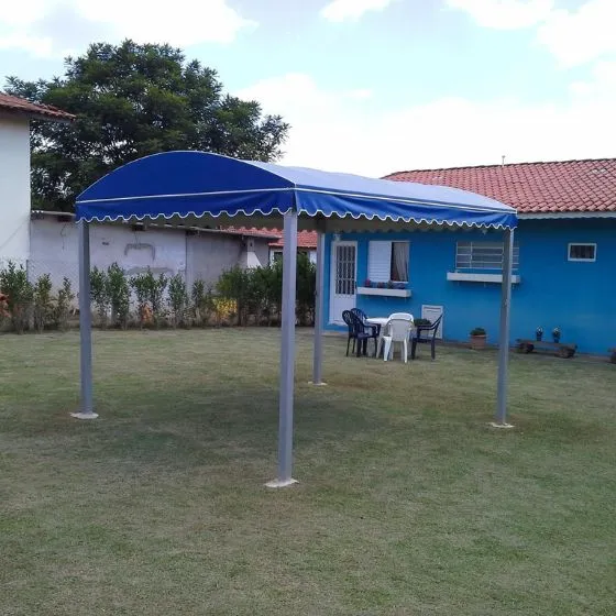 Reforma de Toldos e Coberturas em Mogi das Cruzes - SP — Cobertura em quintal residencial coberto
