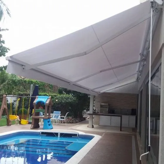 Toldo Articulado em Mogi das Cruzes - SP — Cobertura em quintal residencial coberto