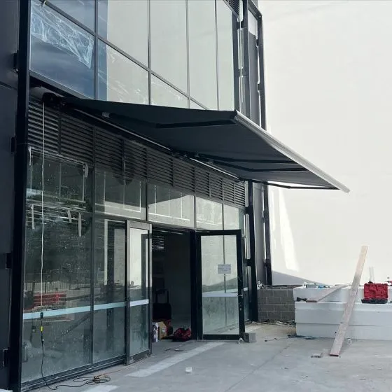 Toldo Articulado em Mogi das Cruzes - SP — Instalação em estacionamento