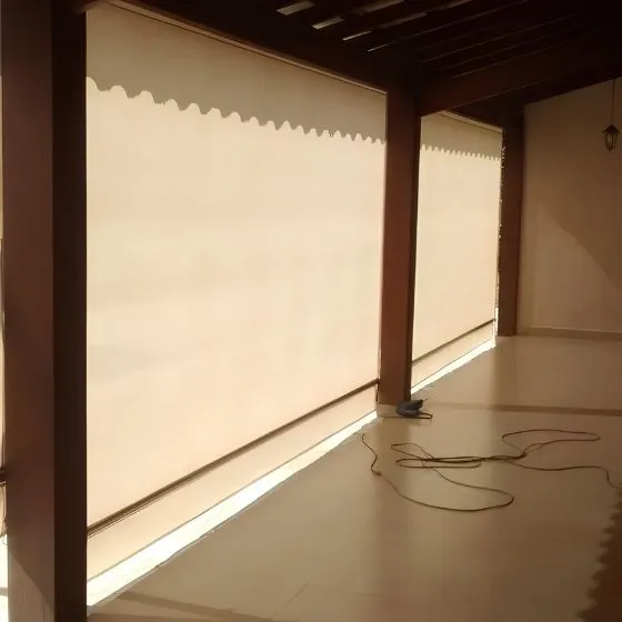 Toldo Cortina de Tela Screen em Mogi das Cruzes - SP Toldo Cortina de Tela Screen em Mogi das Cruzes - SP — Instalação em área gourmet com churrasqueira