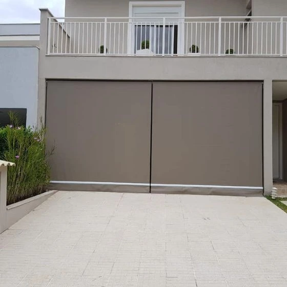 Toldo Cortina de Tela Screen em Mogi das Cruzes - SP Toldo Cortina de Tela Screen em Mogi das Cruzes - SP — Cobertura em quintal residencial coberto