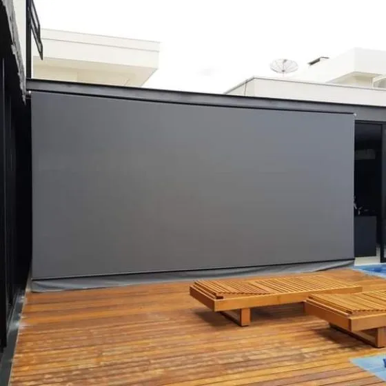 Toldo Cortina Fechamento Vertical em Mogi das Cruzes - SP Toldo Cortina Fechamento Vertical em Mogi das Cruzes - SP — Cobertura em área de piscina