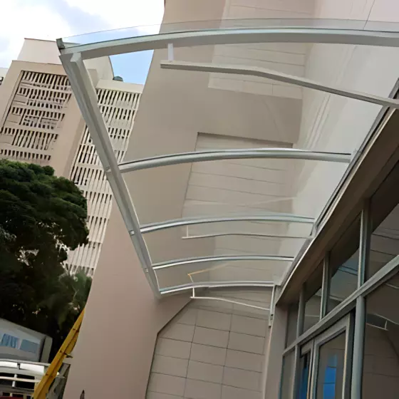 Toldo Fixo Policarbonato Compacto em Mogi das Cruzes - SP Toldo Fixo Policarbonato Compacto em Mogi das Cruzes - SP — Instalação em garagem residencial