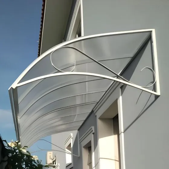 Toldo Policarbonato Alveolar em Mogi das Cruzes - SP Toldo Policarbonato Alveolar em Mogi das Cruzes - SP — Cobertura com estrutura metálica reforçada